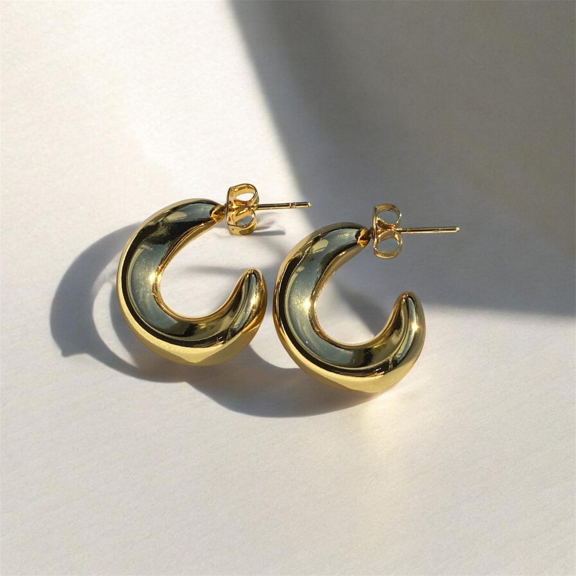 GOLD SLEEK EARRINGS