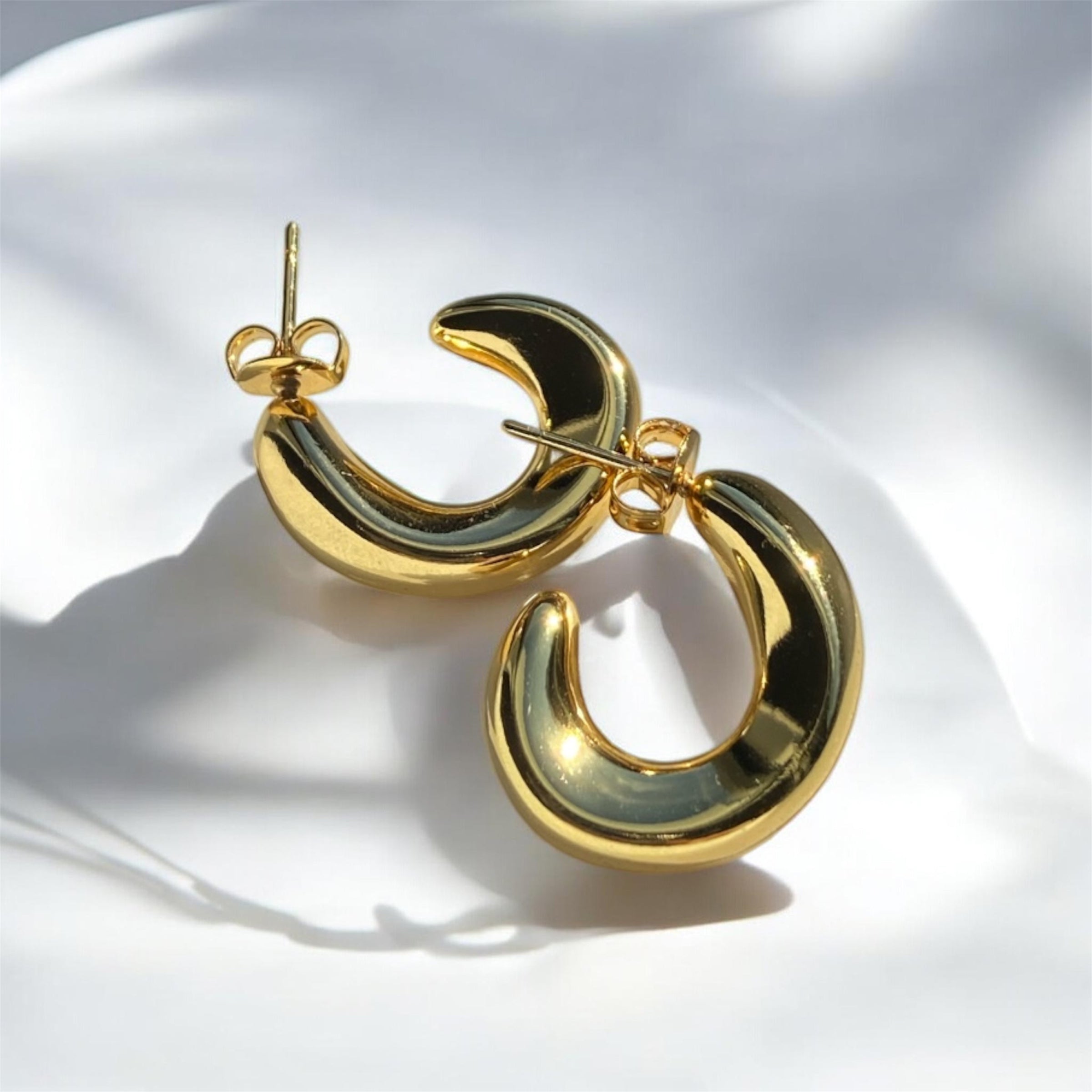 GOLD SLEEK EARRINGS