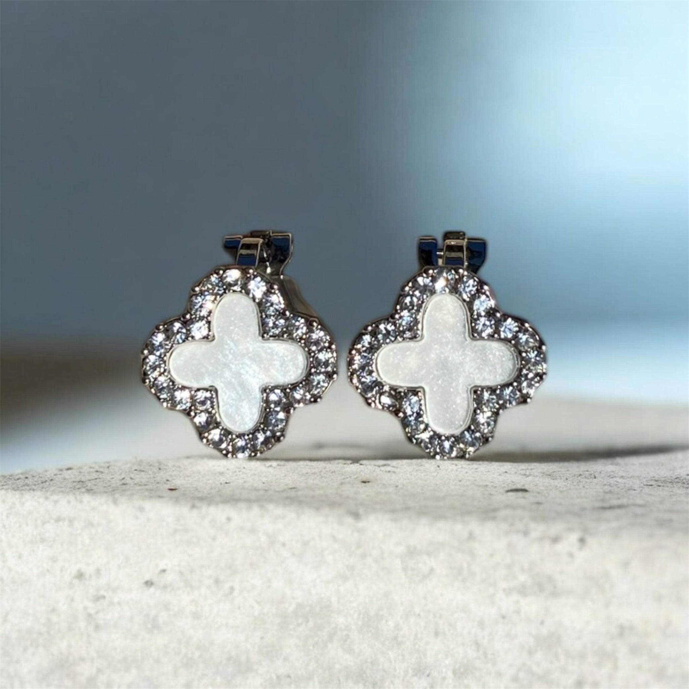 WHITE RESIN CLOVER CLIP-ON EARRINGS